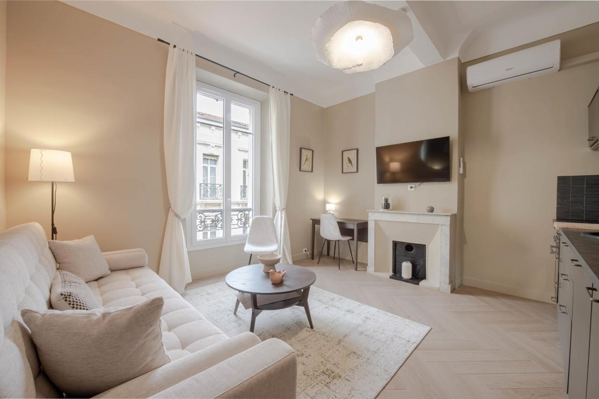 Renovated 1-br Heart Of